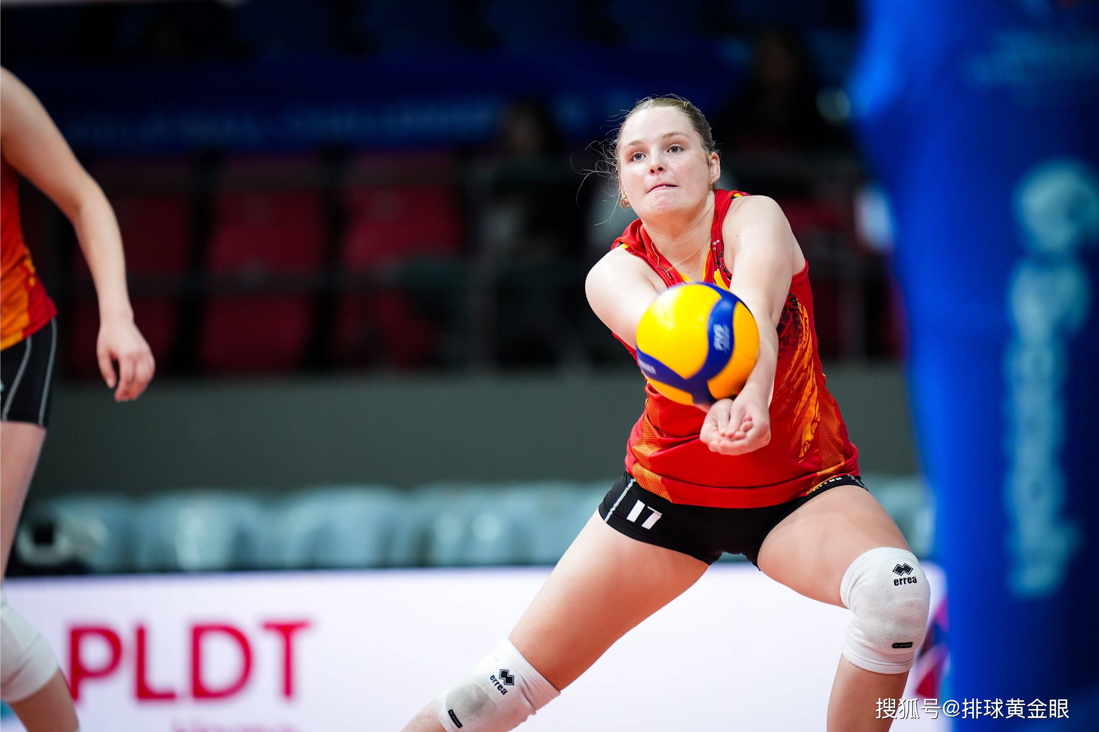 瑞典队在排球赛中实现逆转，晋级决赛