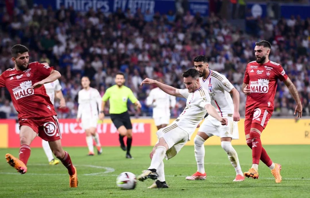 关于法甲:里尔-击败里昂,取得两连胜的信息 关于法甲:里尔-击败里昂,取得两连胜的信息