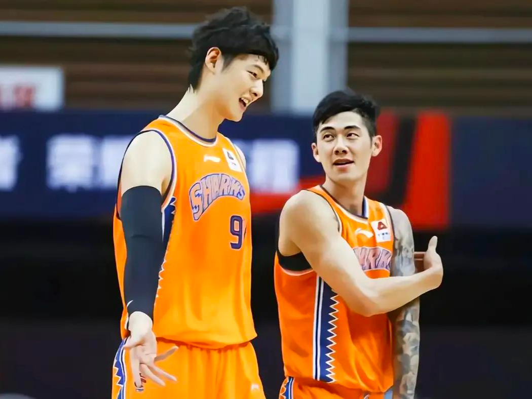 AYX体育赛事-包含局面紧张！四川男篮比分险胜山东队的词条