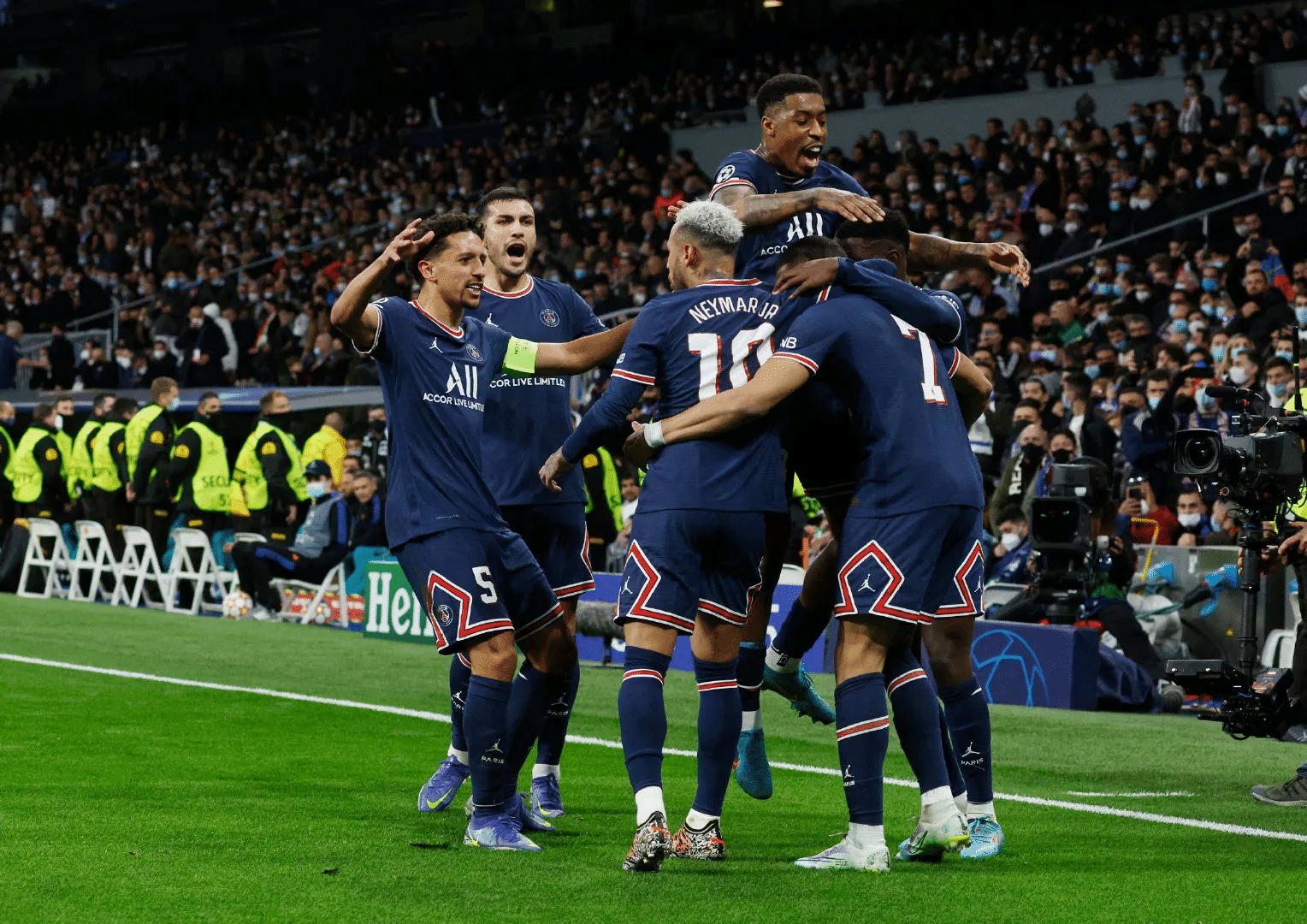 关于巴黎再胜曼联，完美解锁死亡之组的信息