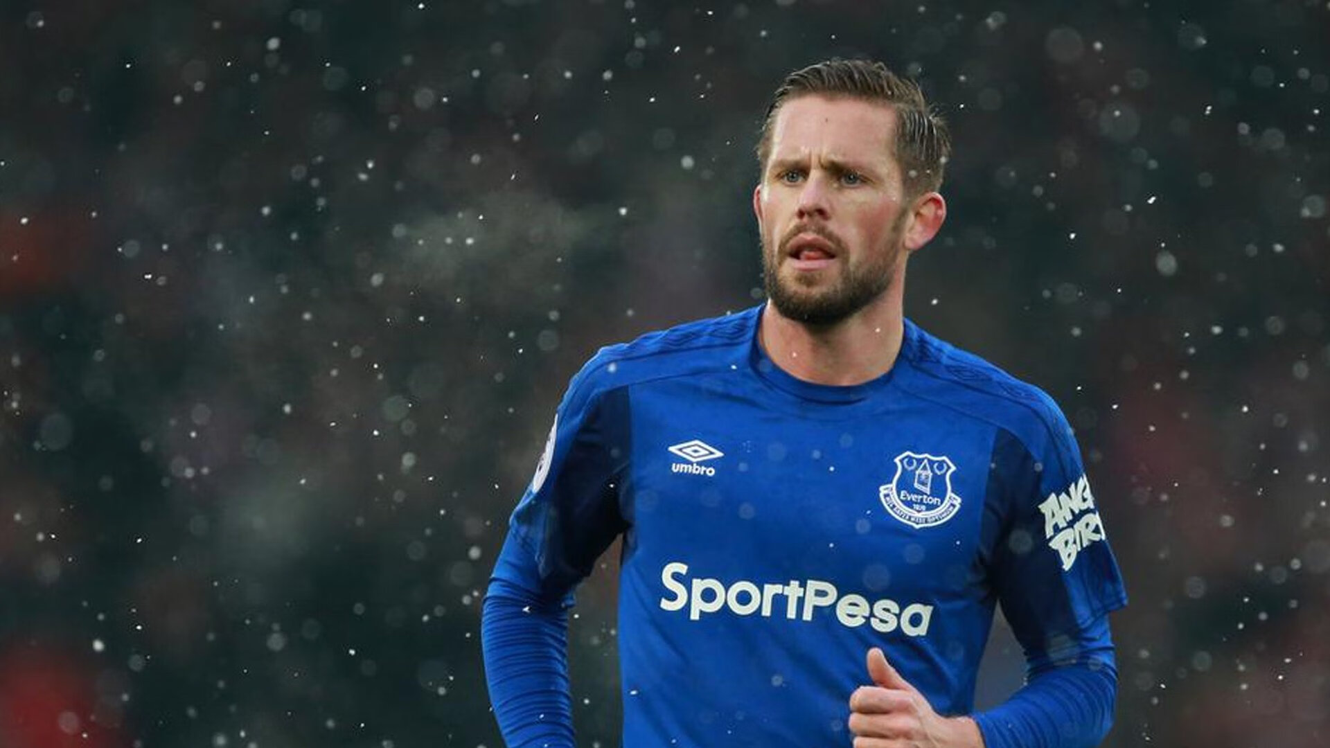 西决生死夜,库里以神迹定义伟大—当三分雨浇灭质疑,传奇在绝境中加冕