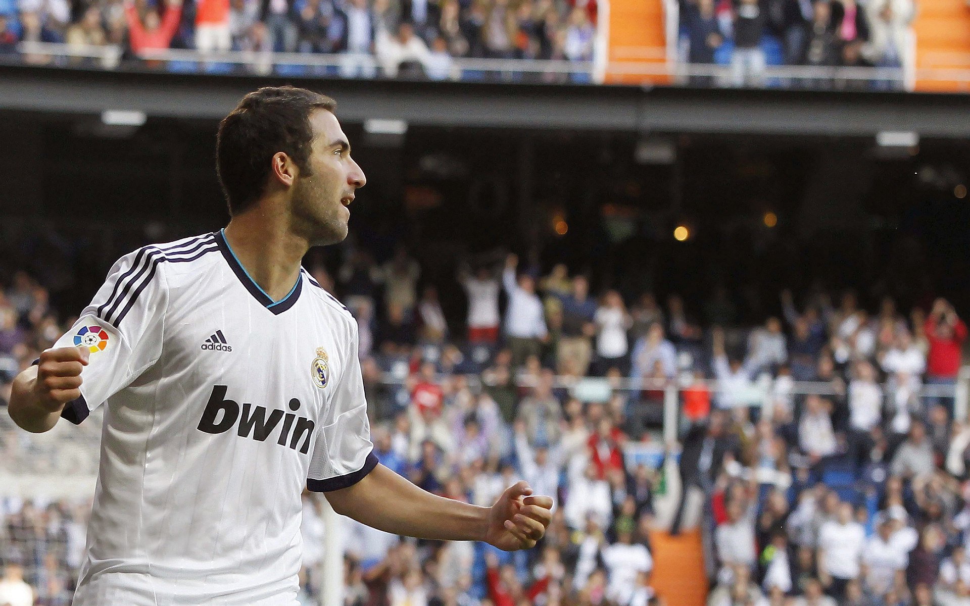 爱游戏下载-当欧冠遇上F1，金玟哉的巴黎-巴林双重奏，如何定义现代体育的跨界统治力