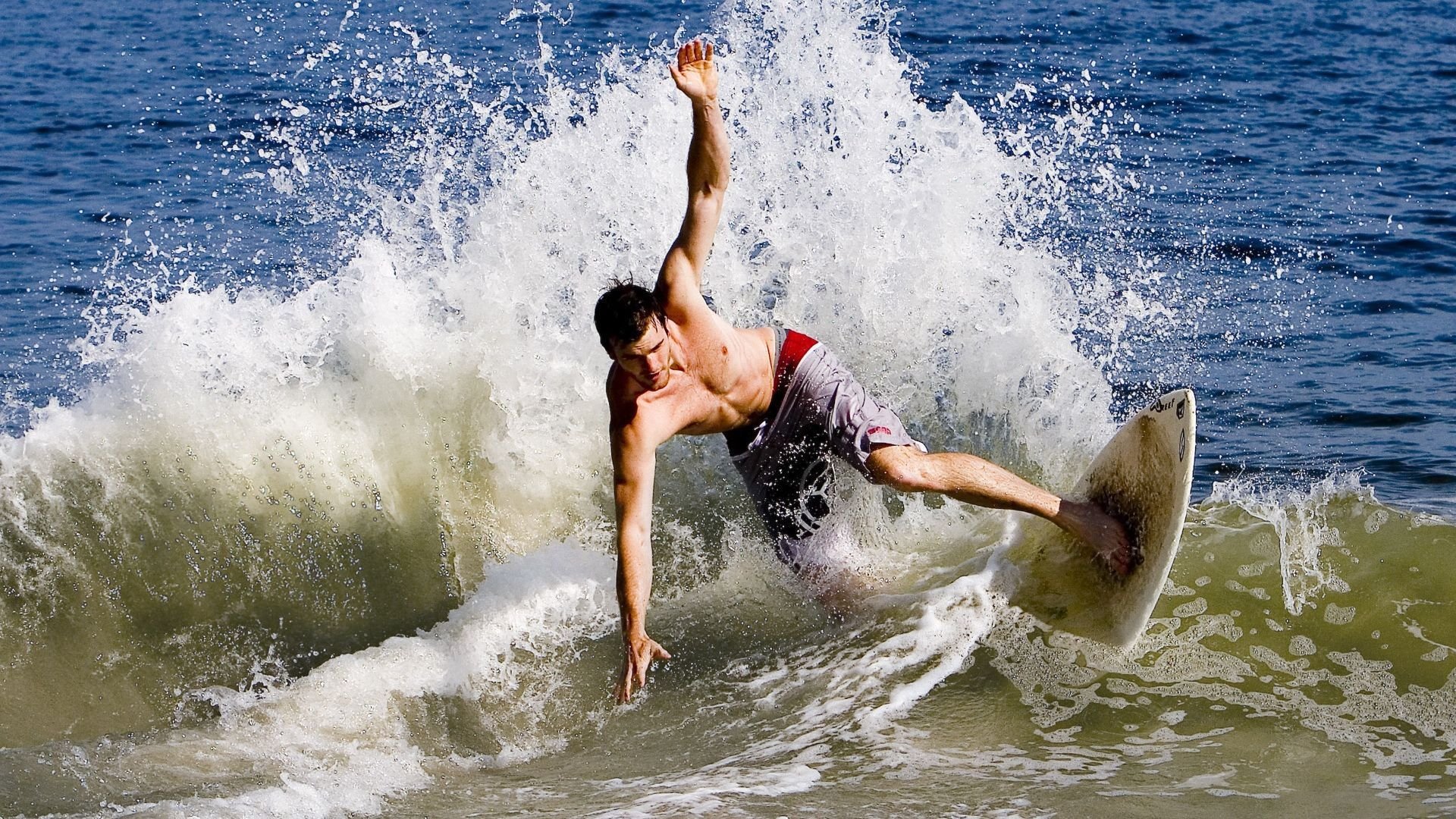 哈斯车队碾压法拉利，诺里斯扛起全队，一场颠覆认知的F1战役